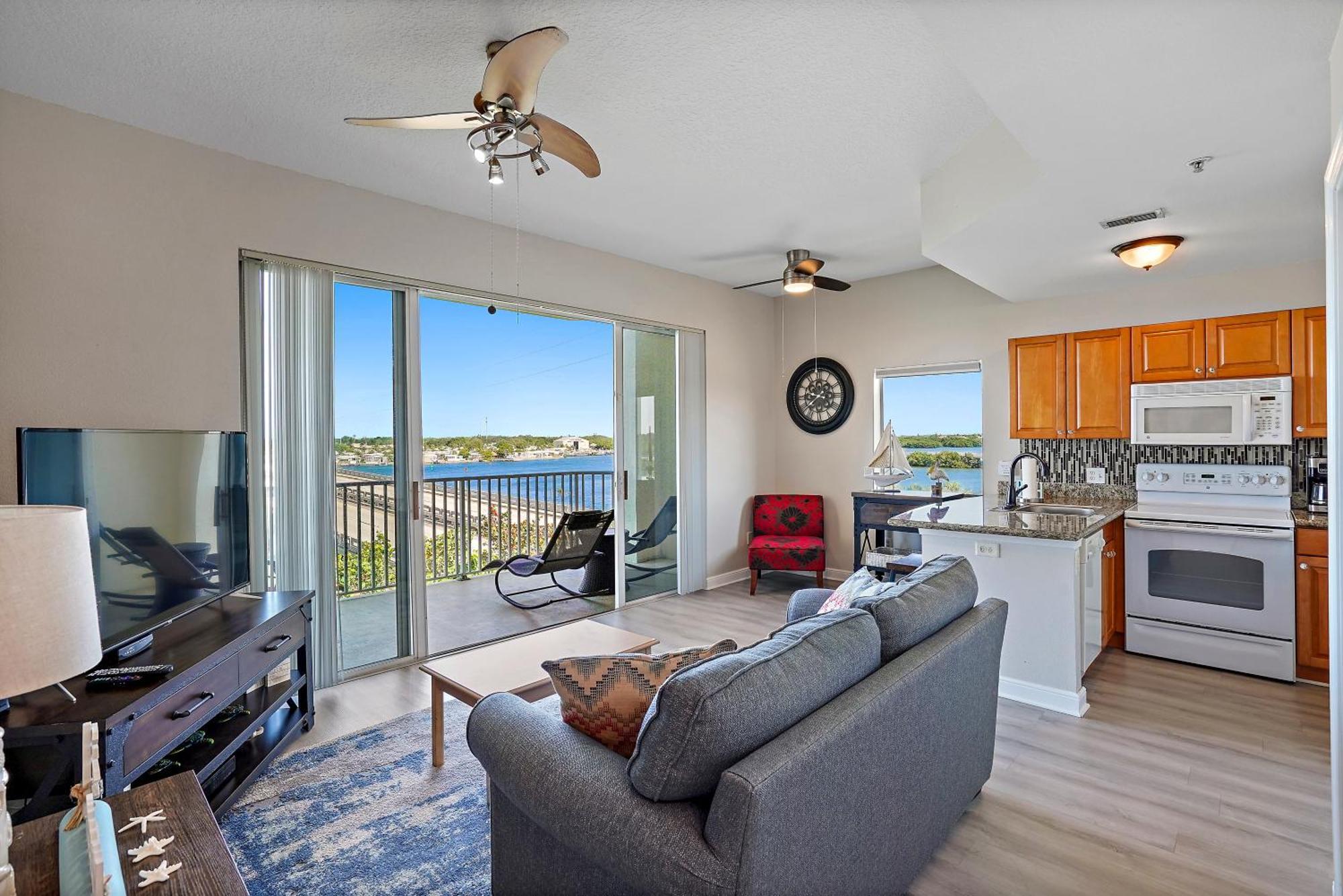 Oceanfront Luxury Condo! Mins To Beach! Rum Bar Next Door! St. Petersburg Exteriör bild